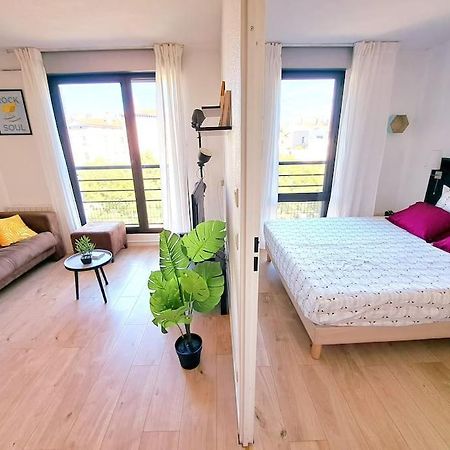 Le Valmy: Appartement Lumineux Au Pied Du Metro Lyon Buitenkant foto