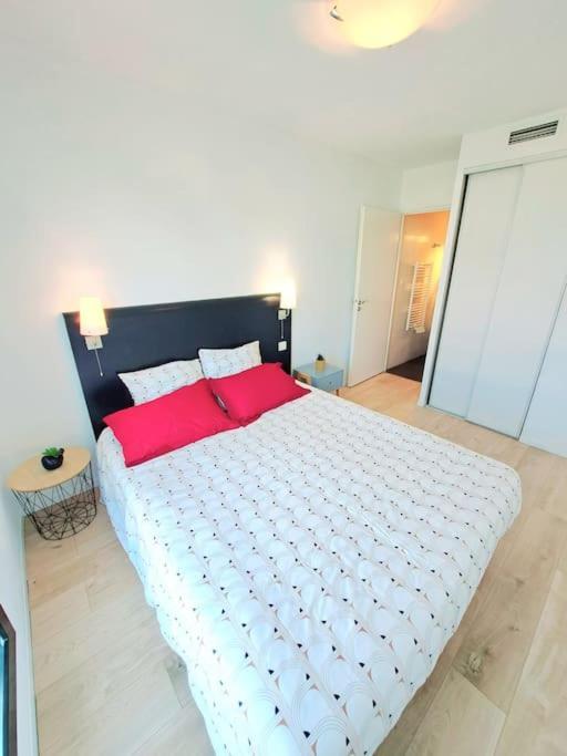 Le Valmy: Appartement Lumineux Au Pied Du Metro Lyon Buitenkant foto